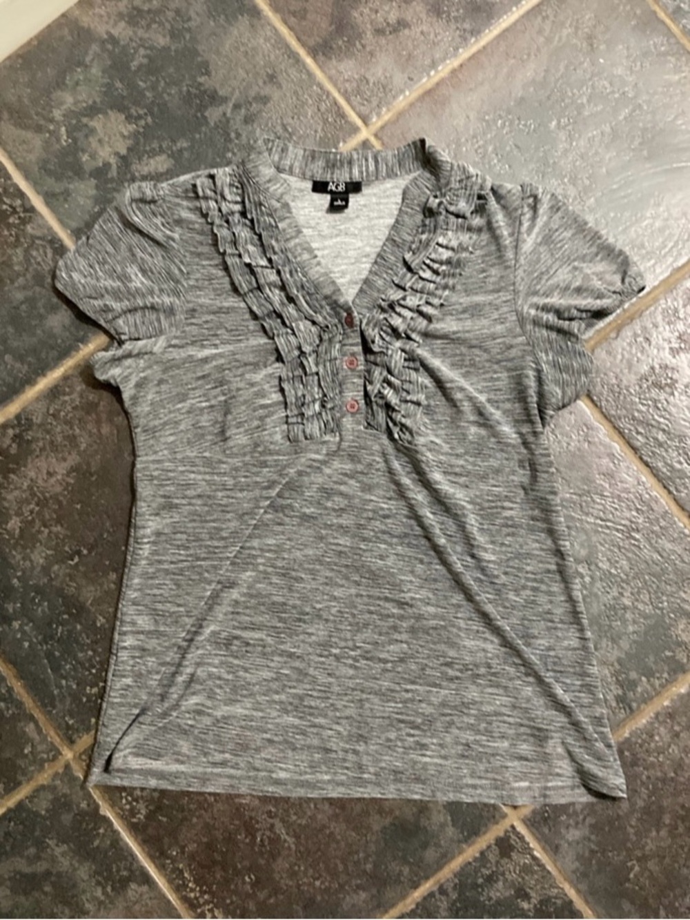 AGB Heather Gray Ruffle V-Neck Short Sleeve Blouse Women’s Size L